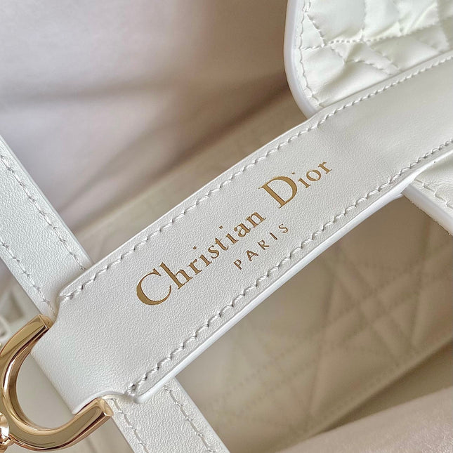 TOUJOURS 28 BAG IN WHITE LAMBSKIN