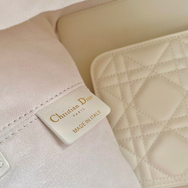 TOUJOURS 28 BAG IN WHITE LAMBSKIN