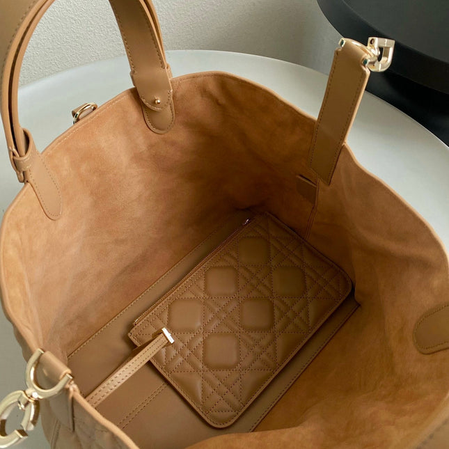 TOUJOURS 28 BAG IN CAMEL BEIGE LAMBSKIN