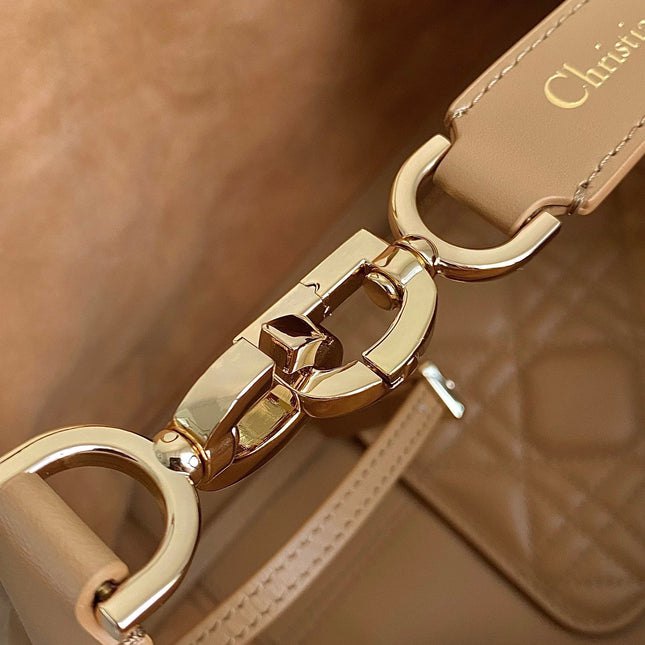 TOUJOURS 28 BAG IN CAMEL BEIGE LAMBSKIN