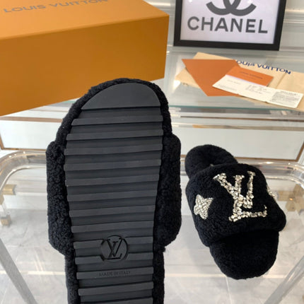 LV WOMEN'S PASEO FLAT SLIPPER IN BLACK FLEECE