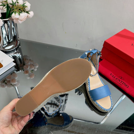 ROCKSTUD WEDGE 85 MM IN ROYAL BLUE  CALFSKIN