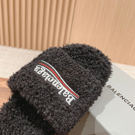 FURRY SLIDES IN BLACK CURLY SHEARLING