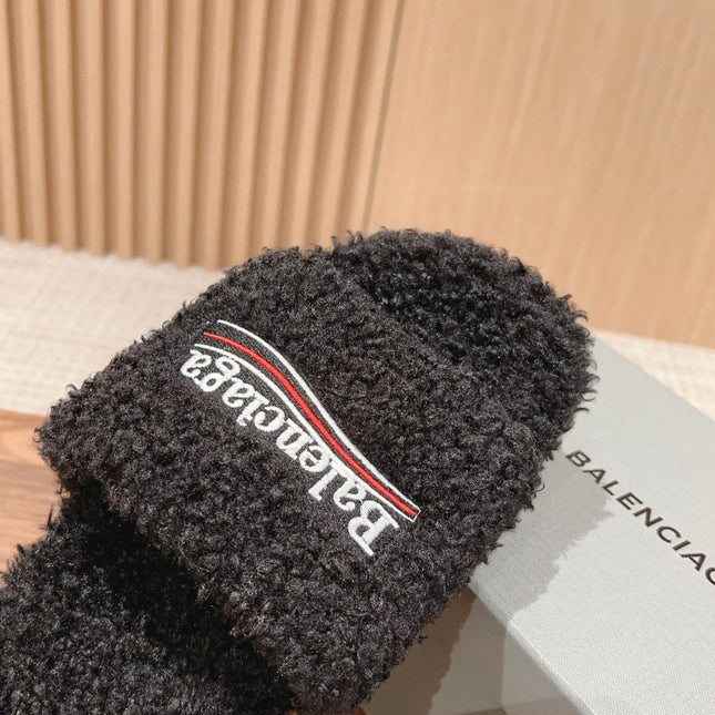 FURRY SLIDES IN BLACK CURLY SHEARLING
