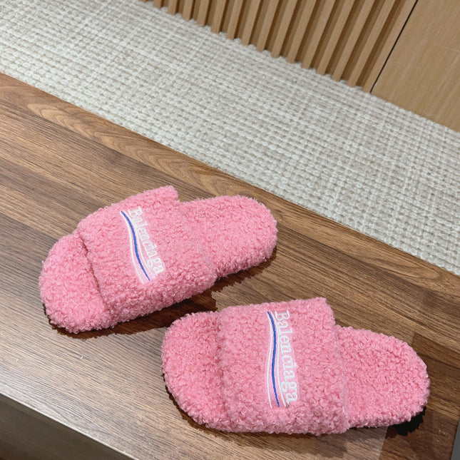 FURRY SLIDES IN PINK CURLY SHEARLING