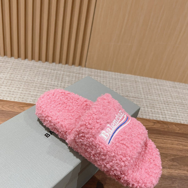 FURRY SLIDES IN PINK CURLY SHEARLING