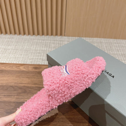FURRY SLIDES IN PINK CURLY SHEARLING