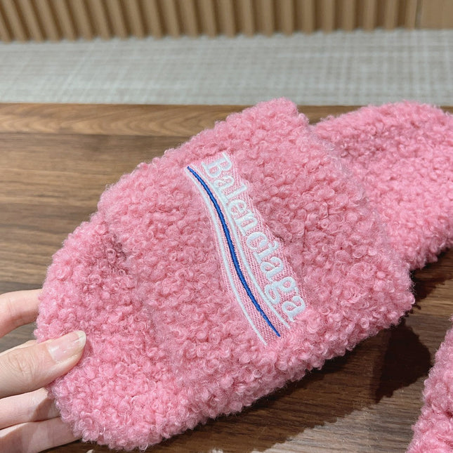 FURRY SLIDES IN PINK CURLY SHEARLING