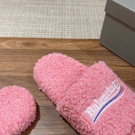 FURRY SLIDES IN PINK CURLY SHEARLING
