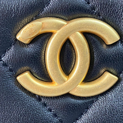 CC MEDIUM 27 TOTE BAG IN BLACK CALFSKIN