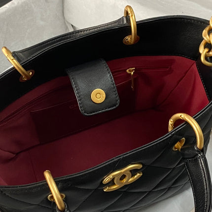 CC MEDIUM 27 TOTE BAG IN BLACK CALFSKIN
