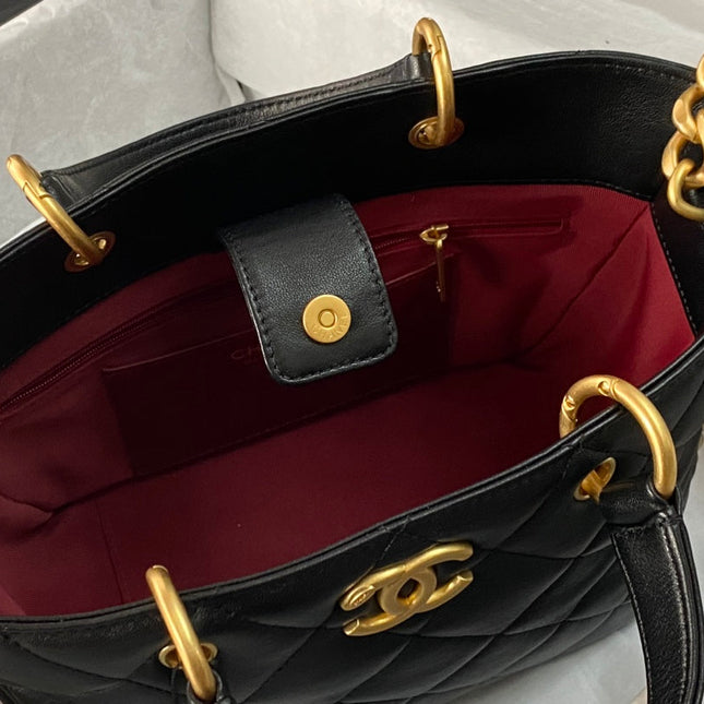CC MEDIUM 27 TOTE BAG IN BLACK CALFSKIN