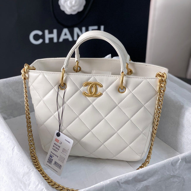 CC MEDIUM 27 TOTE BAG IN WHITE CALFSKIN