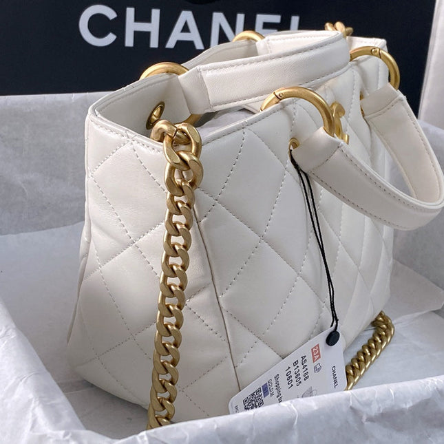 CC MEDIUM 27 TOTE BAG IN WHITE CALFSKIN
