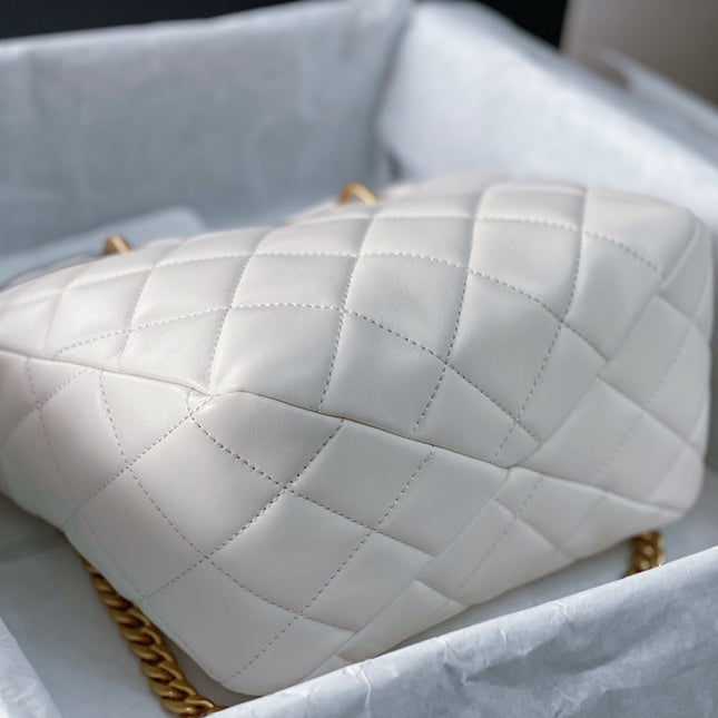 CC MEDIUM 27 TOTE BAG IN WHITE CALFSKIN