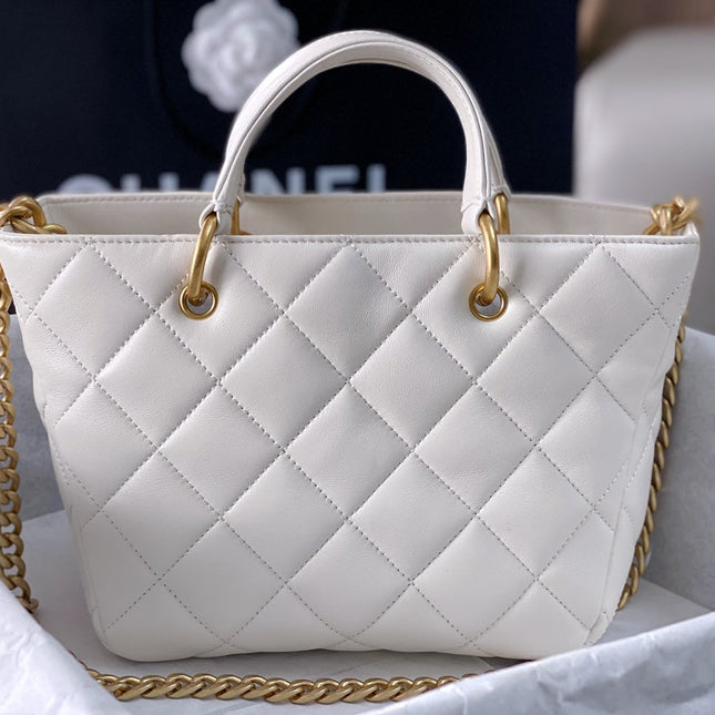 CC MEDIUM 27 TOTE BAG IN WHITE CALFSKIN