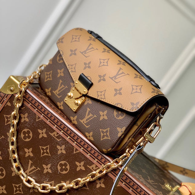 POCHETTE MÉTIS EAST WEST 21.5 IN BROWN MONOGRAM COATED CANVAS AND CALFSKIN