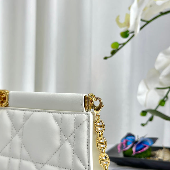 CHAIN CLUTCH 27 BAG IN WHITE LAMBSKIN