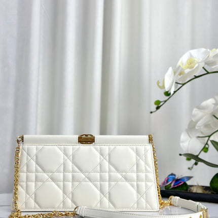 CHAIN CLUTCH 27 BAG IN WHITE LAMBSKIN