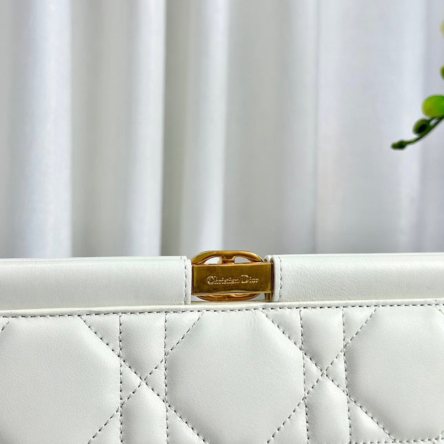 CHAIN CLUTCH 27 BAG IN WHITE LAMBSKIN