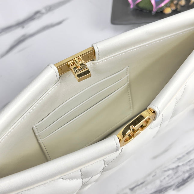 CHAIN CLUTCH 27 BAG IN WHITE LAMBSKIN