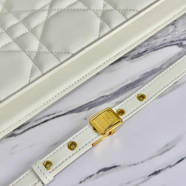 CHAIN CLUTCH 27 BAG IN WHITE LAMBSKIN
