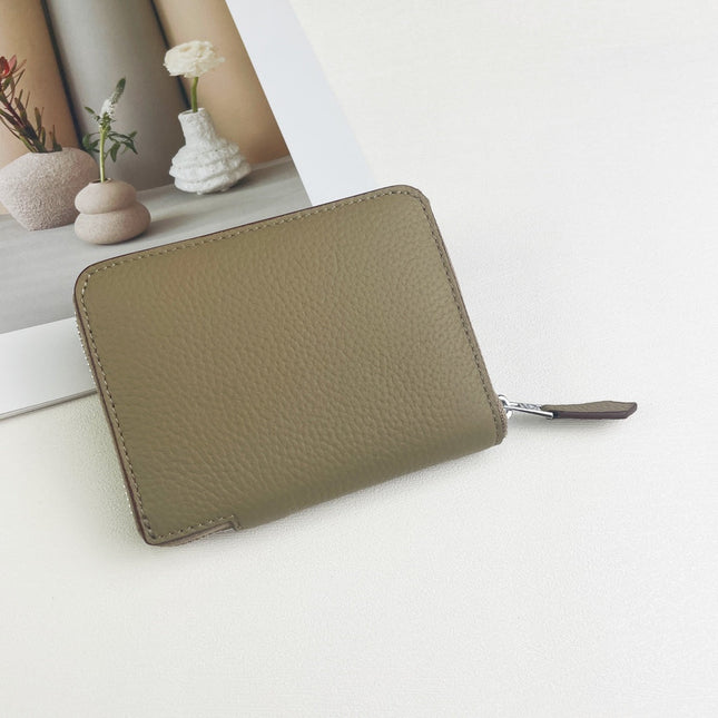 HM SILK'IN HOLED SHORT WALLET 11.5 KHAKI GRAINED CALFSKIN