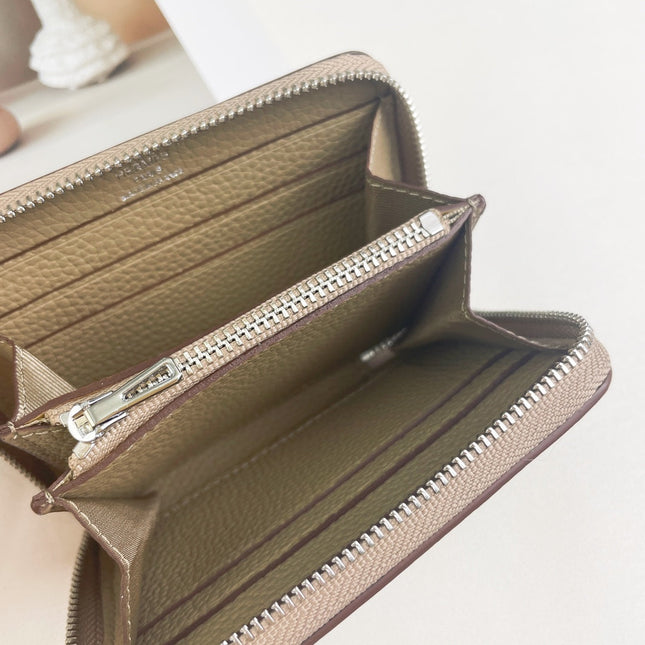 HM SILK'IN HOLED SHORT WALLET 11.5 KHAKI GRAINED CALFSKIN