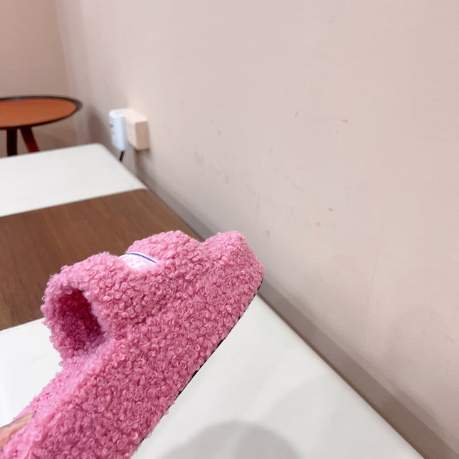 THICK-SOLED SLIPPERS IN PINK WOOL