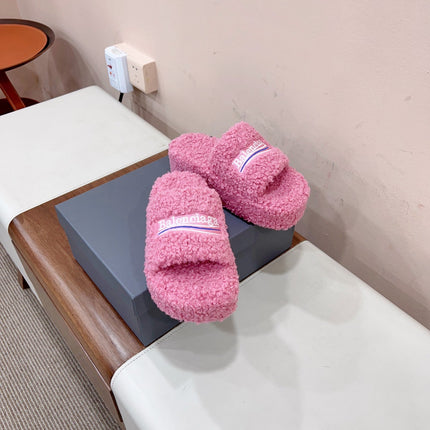 THICK-SOLED SLIPPERS IN PINK WOOL
