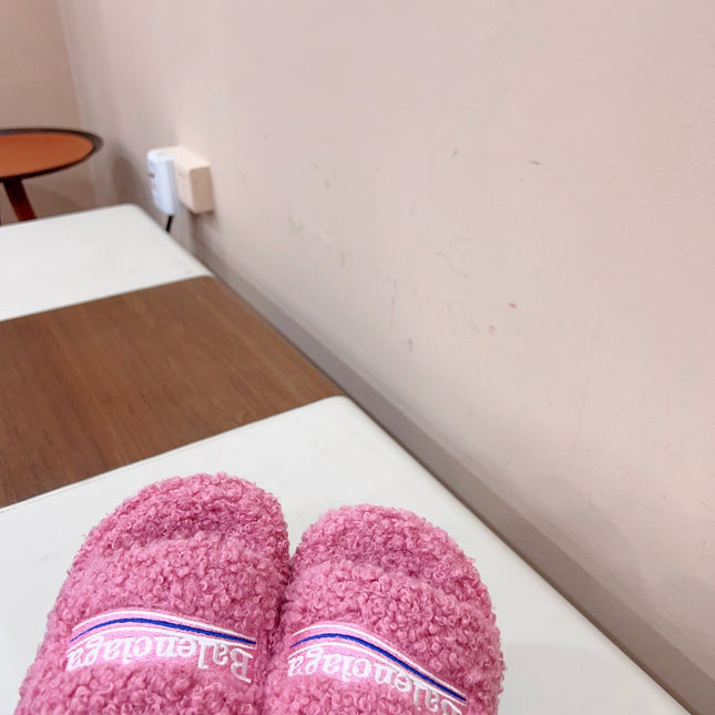 THICK-SOLED SLIPPERS IN PINK WOOL