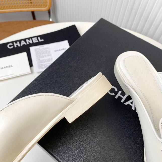 FLAT MULE IN WHITE LAMBSKIN 983819