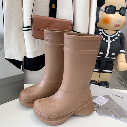 CROCS BOOTS IN BROWN RUBBER