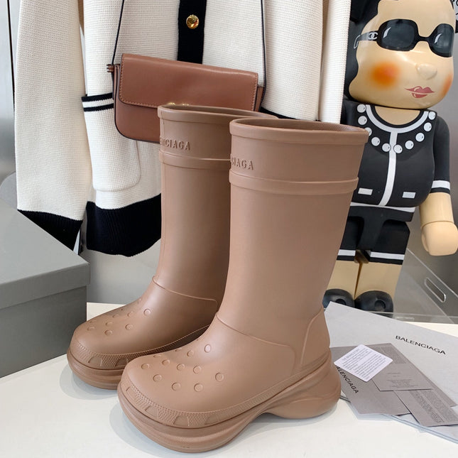 CROCS BOOTS IN BROWN RUBBER