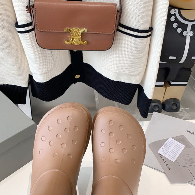 CROCS BOOTS IN BROWN RUBBER