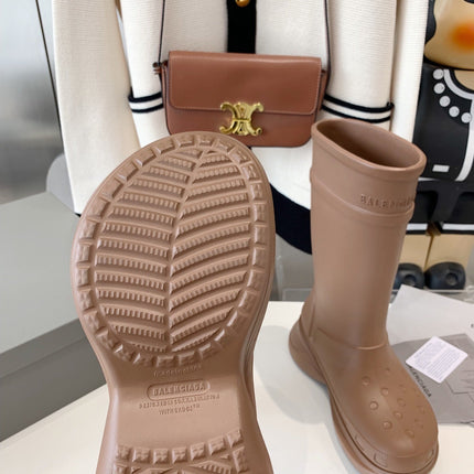 CROCS BOOTS IN BROWN RUBBER