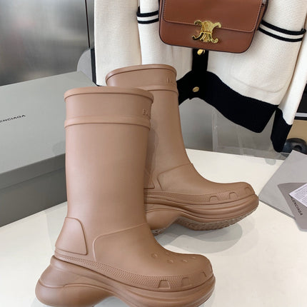 CROCS BOOTS IN BROWN RUBBER