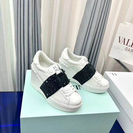 FLATFORM ROCKSTUD UNTITLED SNEAKER IN WHITE MIX BLACK CALFSKIN WITH RHINSTONES