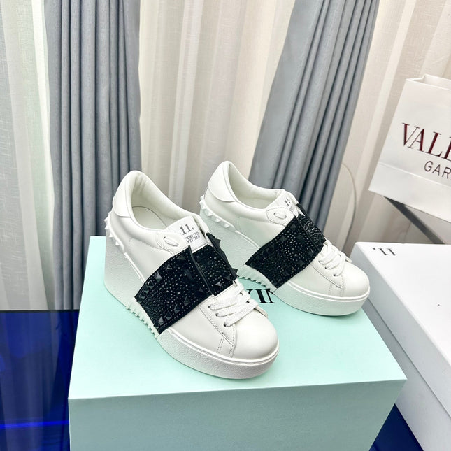 FLATFORM ROCKSTUD UNTITLED SNEAKER IN WHITE MIX BLACK CALFSKIN WITH RHINSTONES