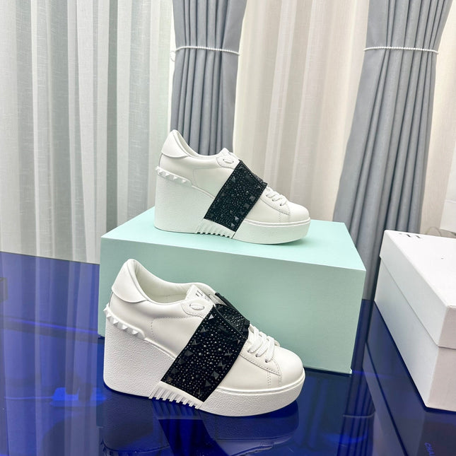 FLATFORM ROCKSTUD UNTITLED SNEAKER IN WHITE MIX BLACK CALFSKIN WITH RHINSTONES