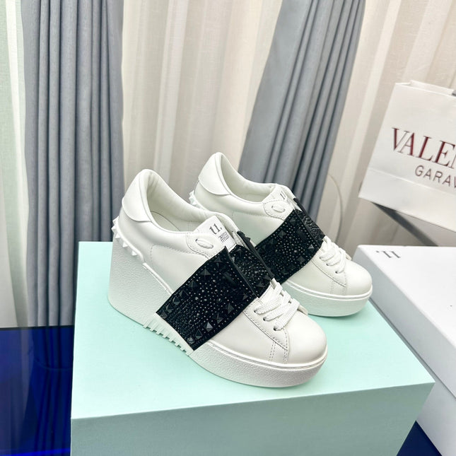 FLATFORM ROCKSTUD UNTITLED SNEAKER IN WHITE MIX BLACK CALFSKIN WITH RHINSTONES