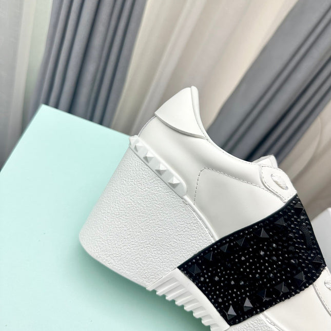 FLATFORM ROCKSTUD UNTITLED SNEAKER IN WHITE MIX BLACK CALFSKIN WITH RHINSTONES