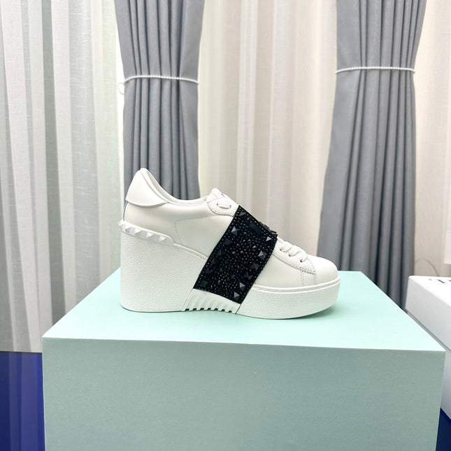 FLATFORM ROCKSTUD UNTITLED SNEAKER IN WHITE MIX BLACK CALFSKIN WITH RHINSTONES