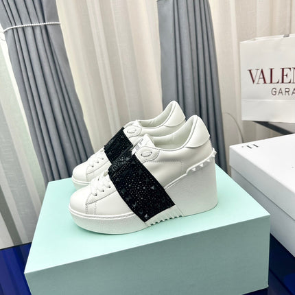 FLATFORM ROCKSTUD UNTITLED SNEAKER IN WHITE MIX BLACK CALFSKIN WITH RHINSTONES