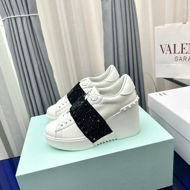 FLATFORM ROCKSTUD UNTITLED SNEAKER IN WHITE MIX BLACK CALFSKIN WITH RHINSTONES