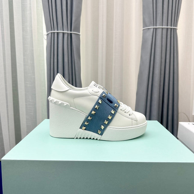 FLATFORM ROCKSTUD UNTITLED SNEAKER IN WHITE CALFSKIN MIX AEGEAN BLUE FABRIC