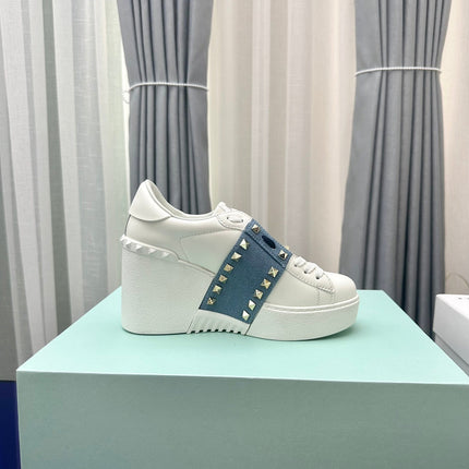 FLATFORM ROCKSTUD UNTITLED SNEAKER IN WHITE CALFSKIN MIX AEGEAN BLUE FABRIC