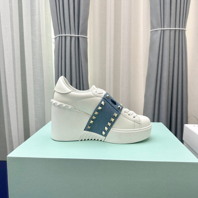 FLATFORM ROCKSTUD UNTITLED SNEAKER IN WHITE CALFSKIN MIX AEGEAN BLUE FABRIC