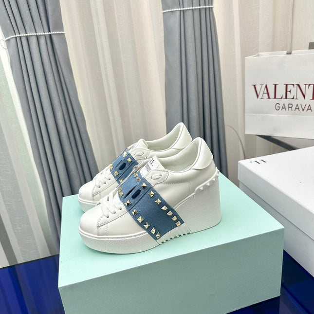 FLATFORM ROCKSTUD UNTITLED SNEAKER IN WHITE CALFSKIN MIX AEGEAN BLUE FABRIC