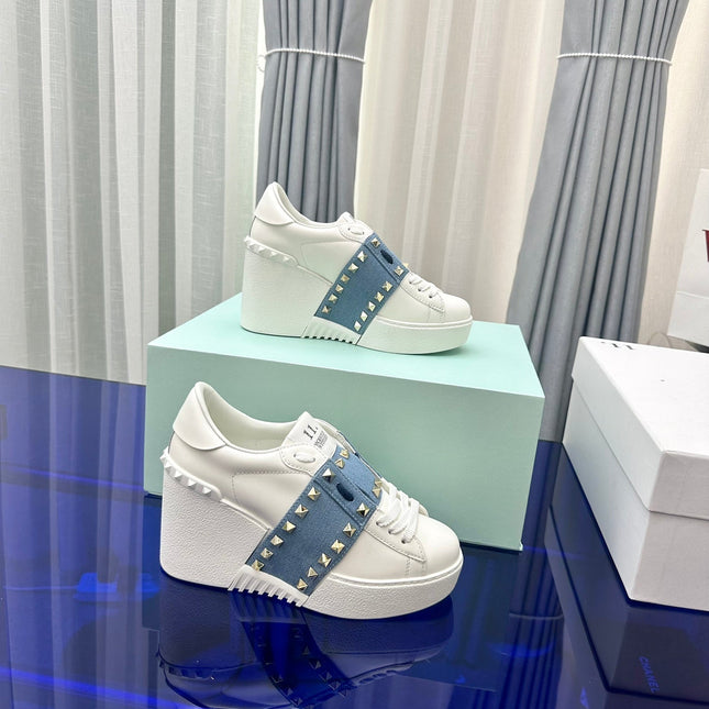 FLATFORM ROCKSTUD UNTITLED SNEAKER IN WHITE CALFSKIN MIX AEGEAN BLUE FABRIC